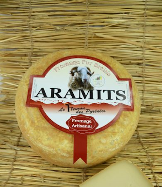 La Fromagerie du Pays d’Aramits : une entreprise résolument engagée pour le terroir local.